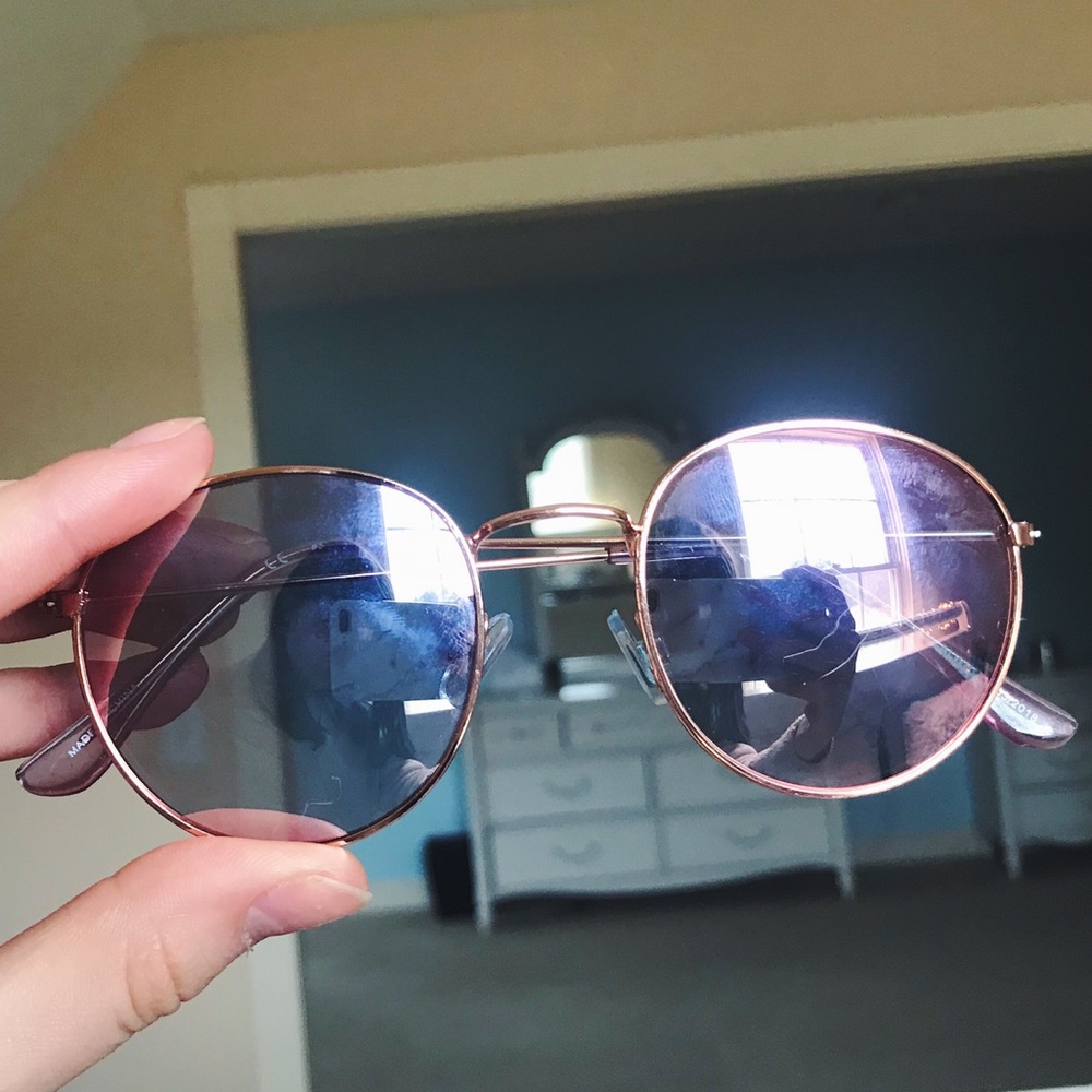 Light pink reflective sunglasses from Aeropostale